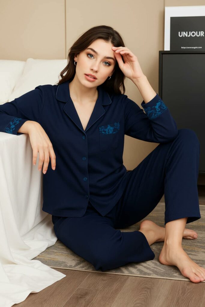 Pyjama bleu marine avec Dentelle discrète